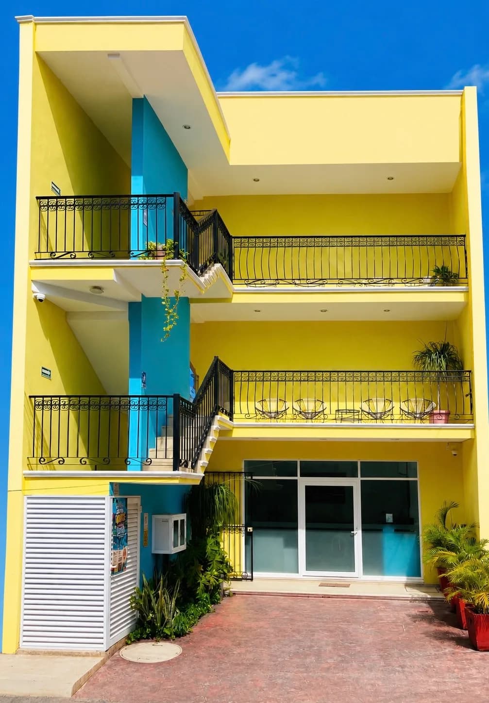 Fachada del Hotel La Ceiba